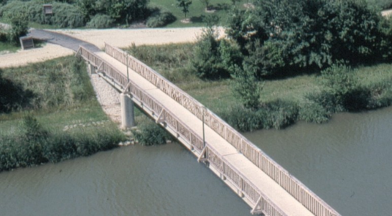 Fussgaengerbruecke Rott